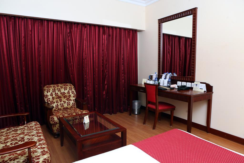 Joys Palace Hotel Thrissur Ngoại thất bức ảnh