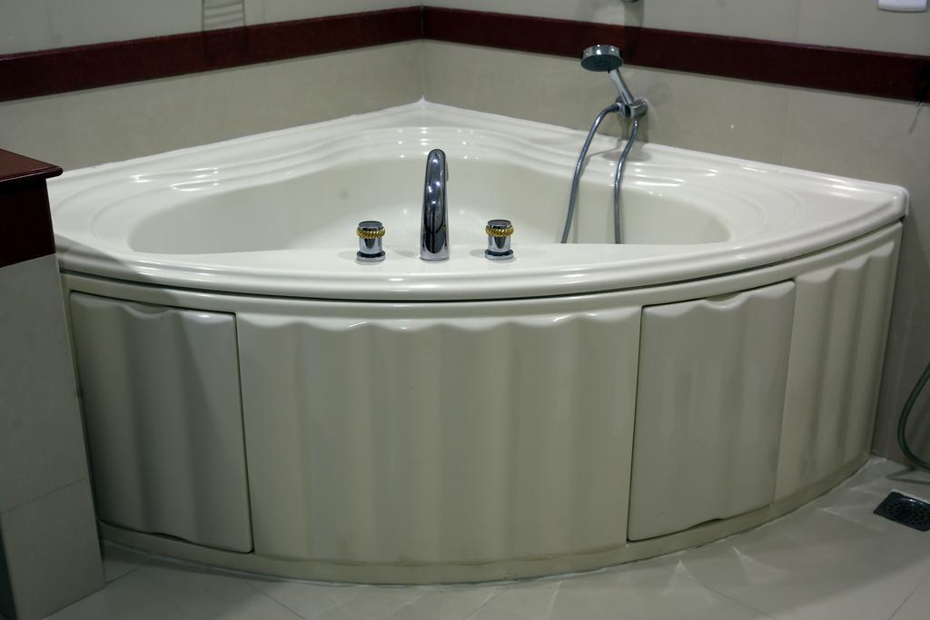 Joys Palace Hotel Thrissur Ngoại thất bức ảnh