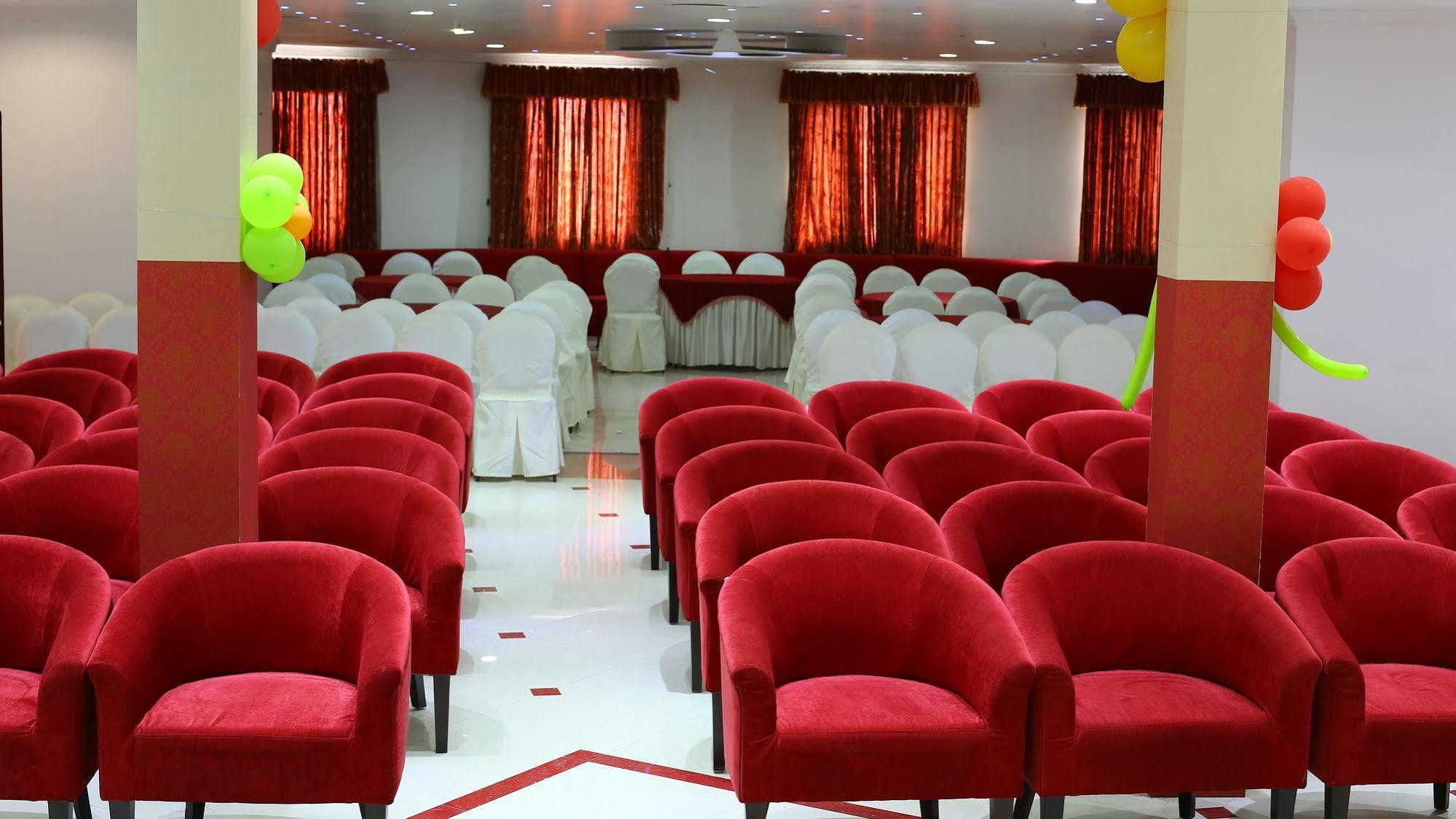 Joys Palace Hotel Thrissur Ngoại thất bức ảnh