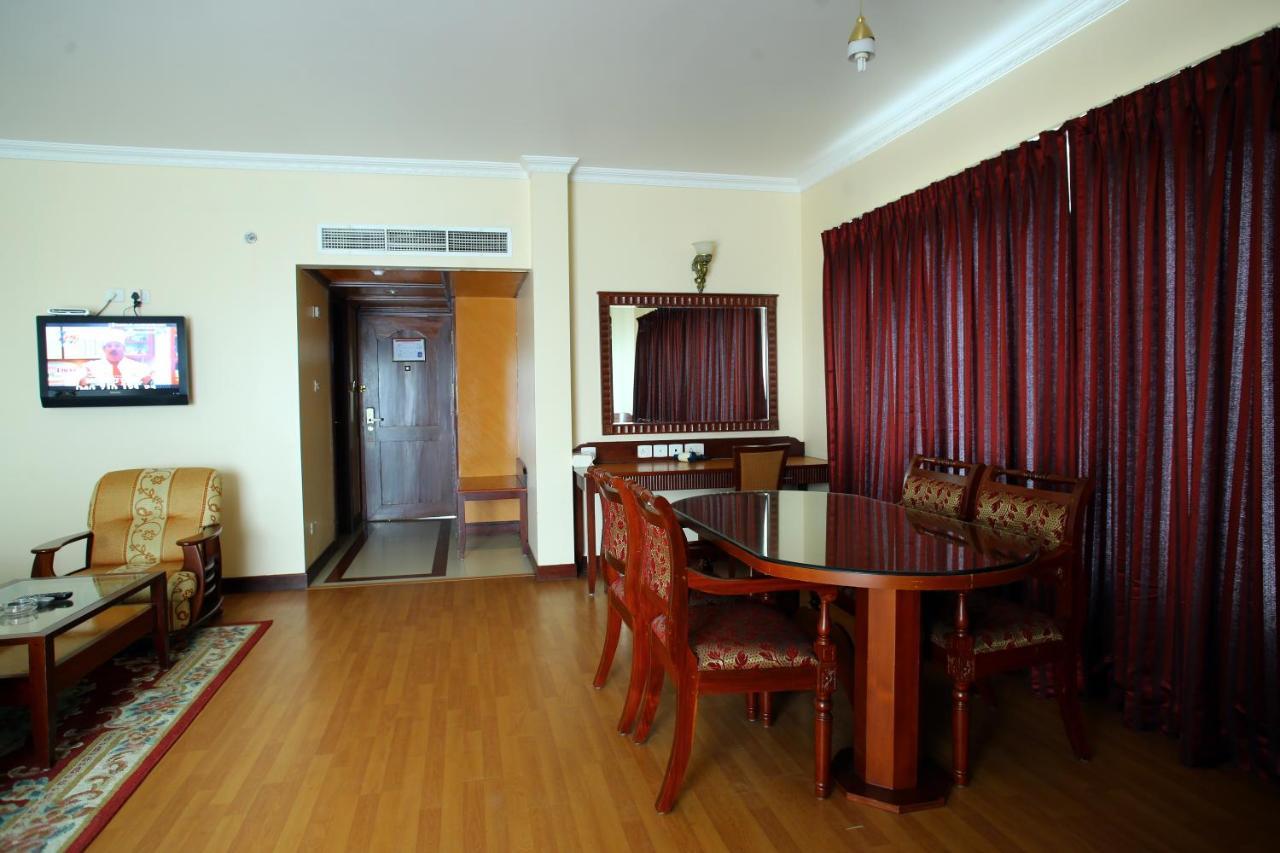 Joys Palace Hotel Thrissur Ngoại thất bức ảnh